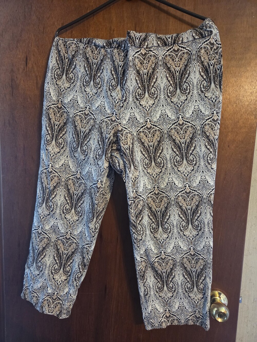 Jules & Leopold Black and Cream Paisley Capri Pants
